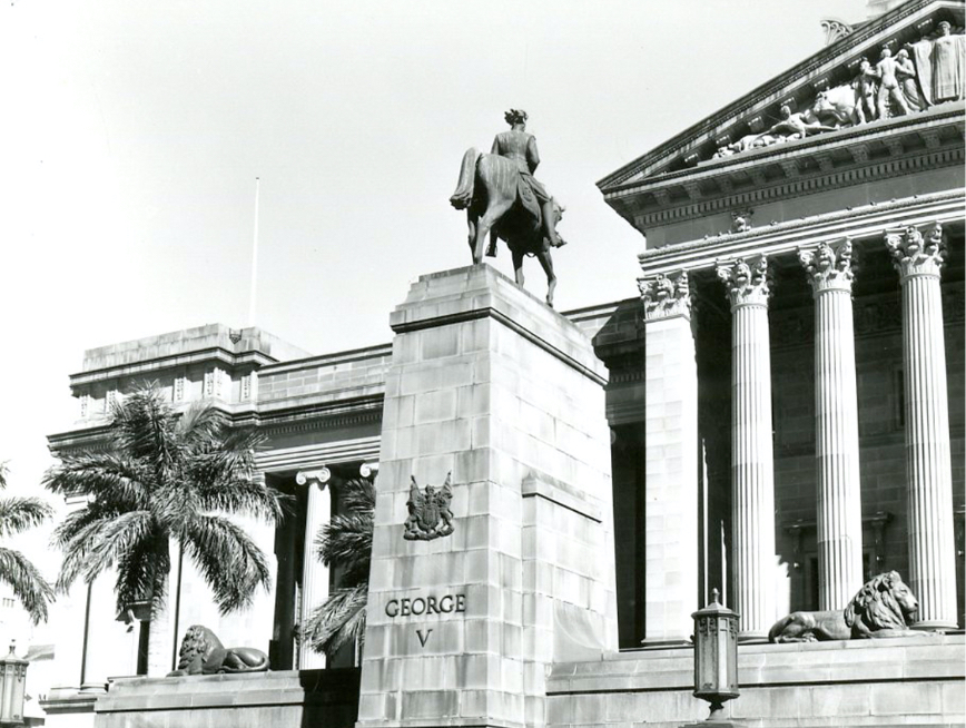 King George V and Lions Statue – Albert Square in front of City Hall, 1958. Courtesy Brisbane City Council.