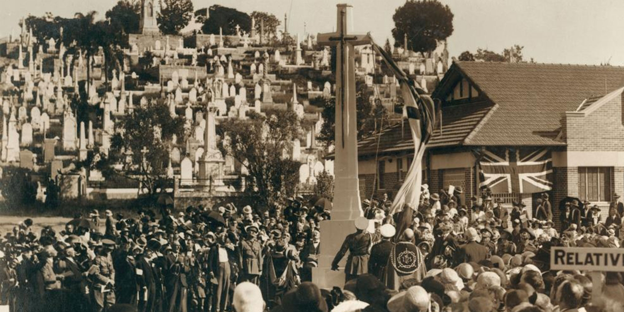 Official unveiling of the Cross of Sacrifice on Anzac Day at Toowong Cemetery Brisbane 1924. Courtesy State Library of Queensland.